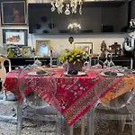 Cats And Antiques In Private Home Stay