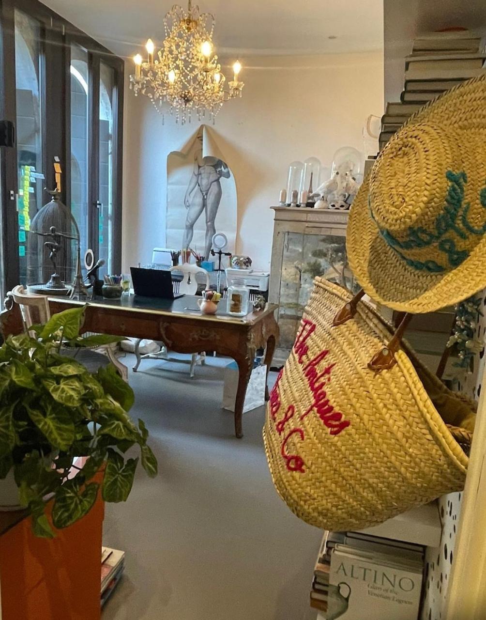 Homestay Cats And Antiques In Private *